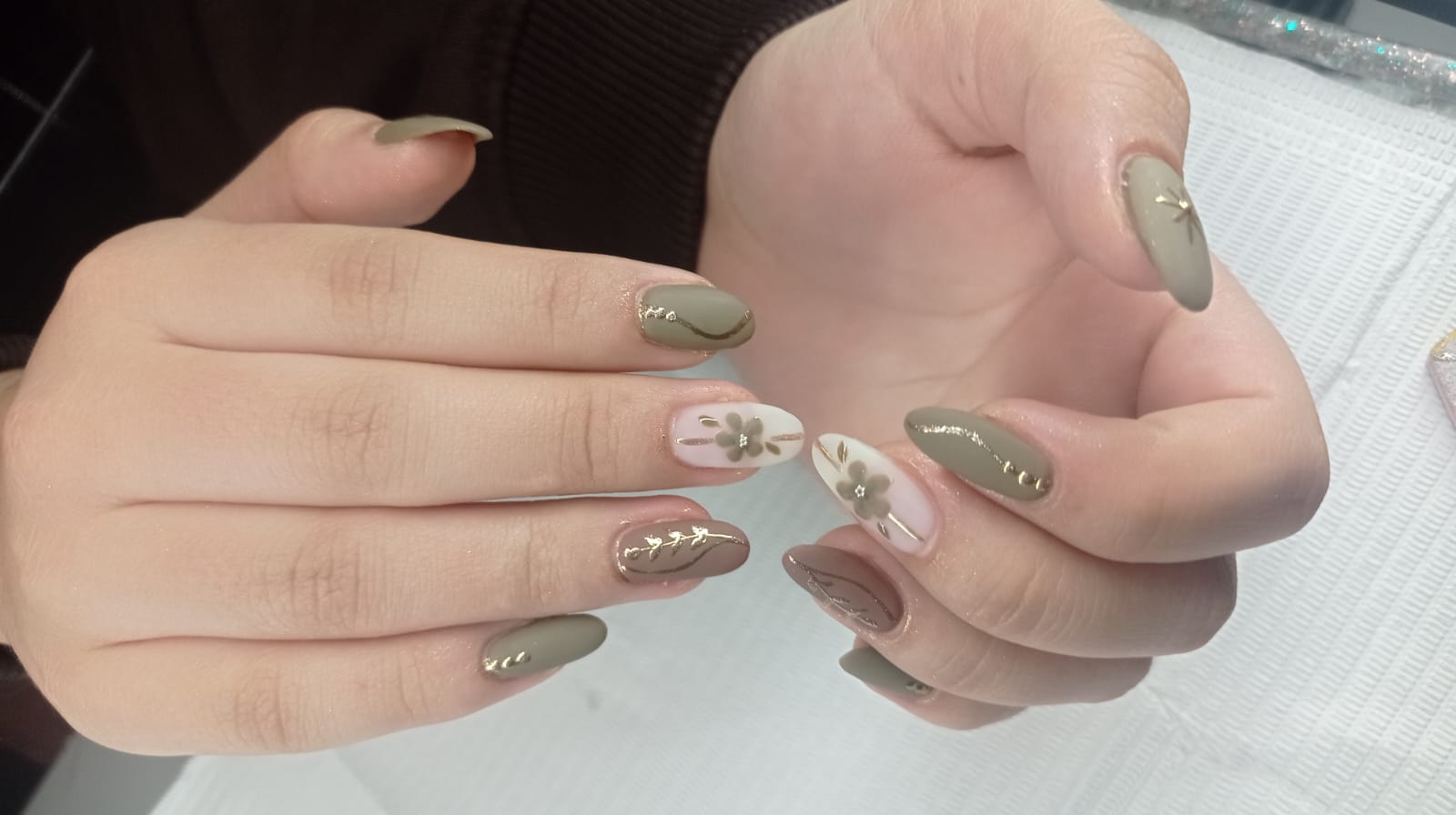 Trabajo de uñas Margarita's Beauty Studio 15