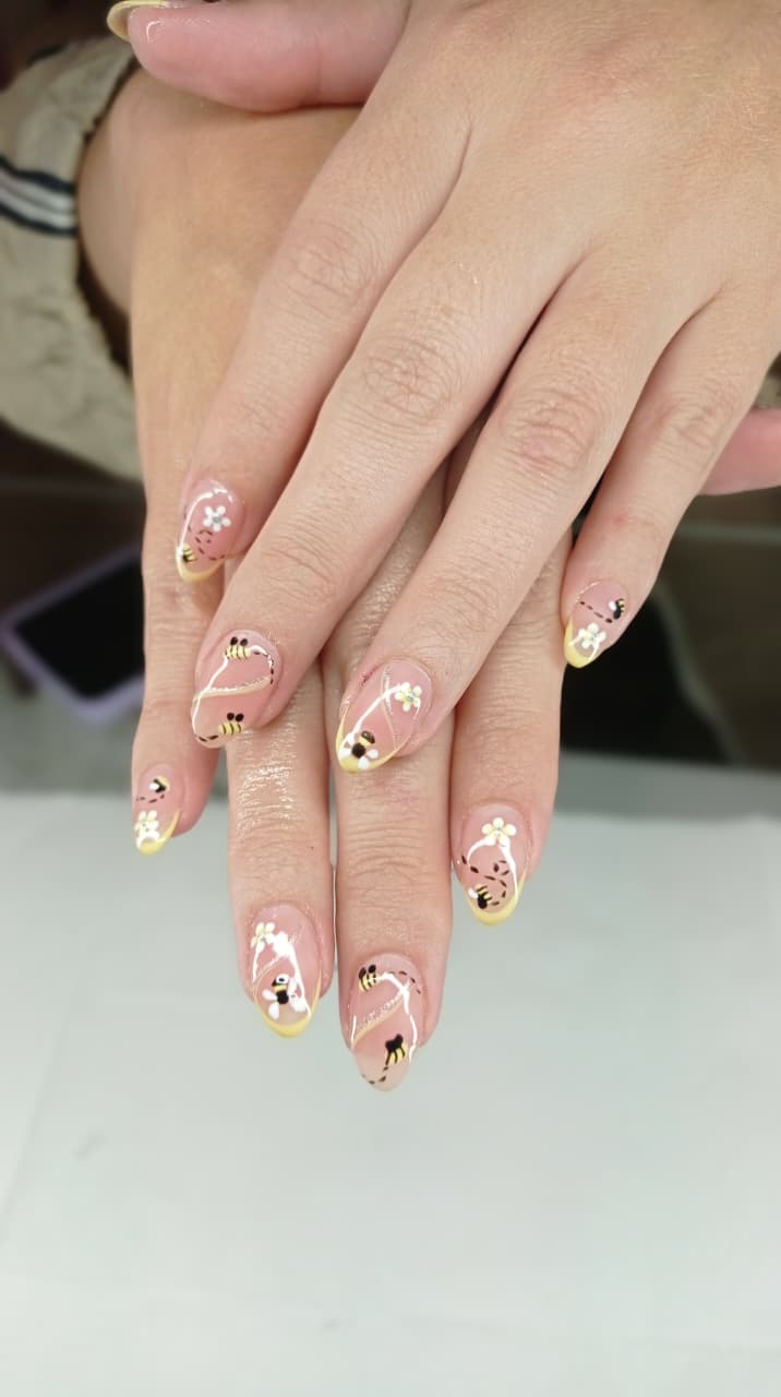 Trabajo de uñas Margarita's Beauty Studio 36